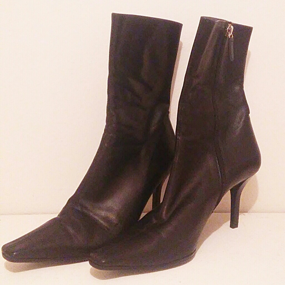 Vintage Gucci black leather mid length boot